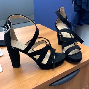 High heel shoes with adjustable buckle